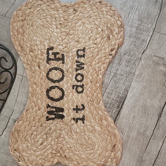 Dog feeding mat , bowls not included - Picture 2 of 2